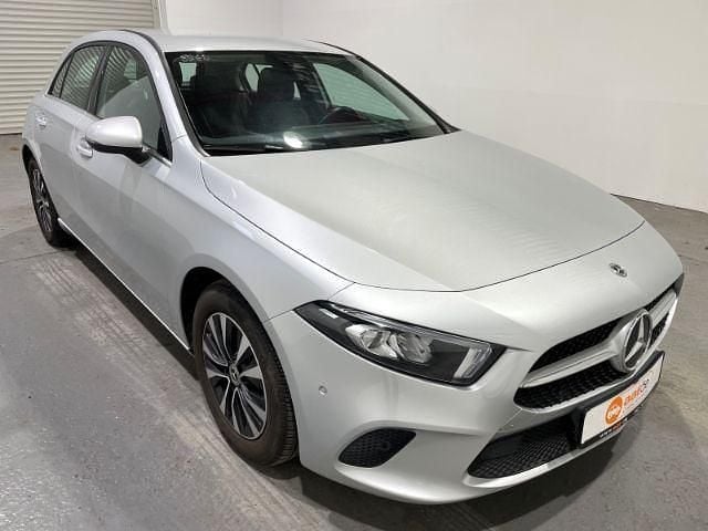 Gebraucht Mercedes A200 Style 163 PS (119 kW) 2021 Silber Limousine