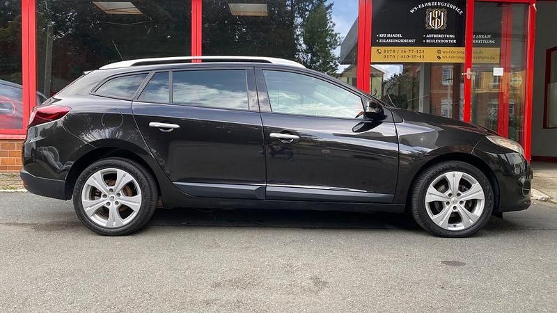Schwarz Gebraucht 2010 Renault Mégane III Dynamique Limousine | 3.450 € (Guter Preis) - Bild 1/4
