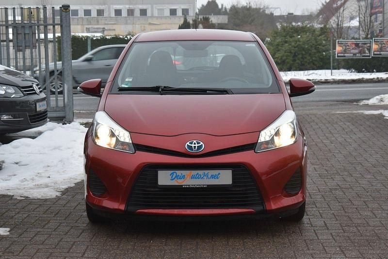 Gebraucht Toyota Yaris Hybrid Life 75 PS (55 kW) 2012 Rot Kleinwagen