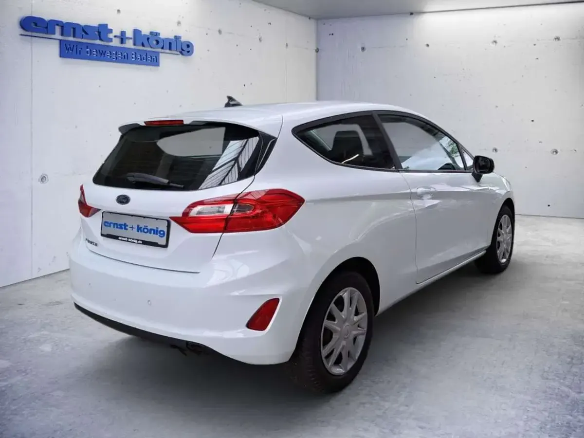 Gebraucht Ford Fiesta Cool & Connect 75 PS (55 kW) 2020 Weiß Kleinwagen