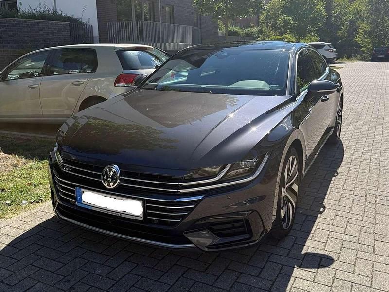 Grau Gebraucht 2018 VW Arteon R-line Coupé | 25.590 € (Fairer Preis) - Bild 1/4
