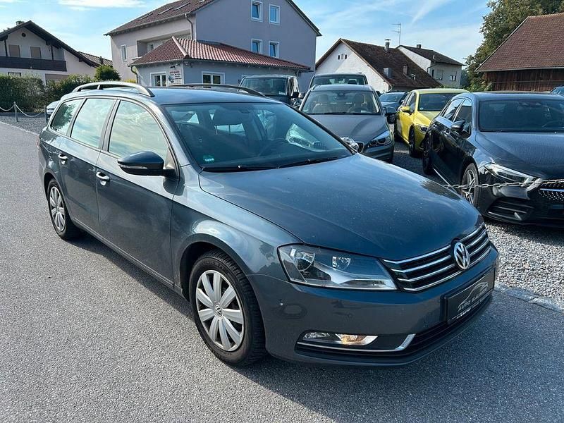 Grau Gebraucht 2011 VW Passat Trendline Kombi | 2.990 € - Bild 1/4