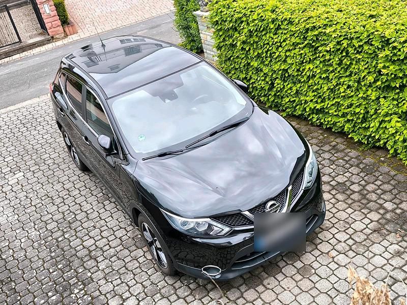 Schwarz Gebraucht 2015 Nissan Qashqai SUV | 11.999 € (Fairer Preis) - Bild 1/4
