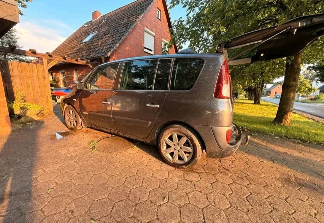 Gebraucht Renault Espace 150 PS (110 kW) 2011 Grau Van / Kleinbus