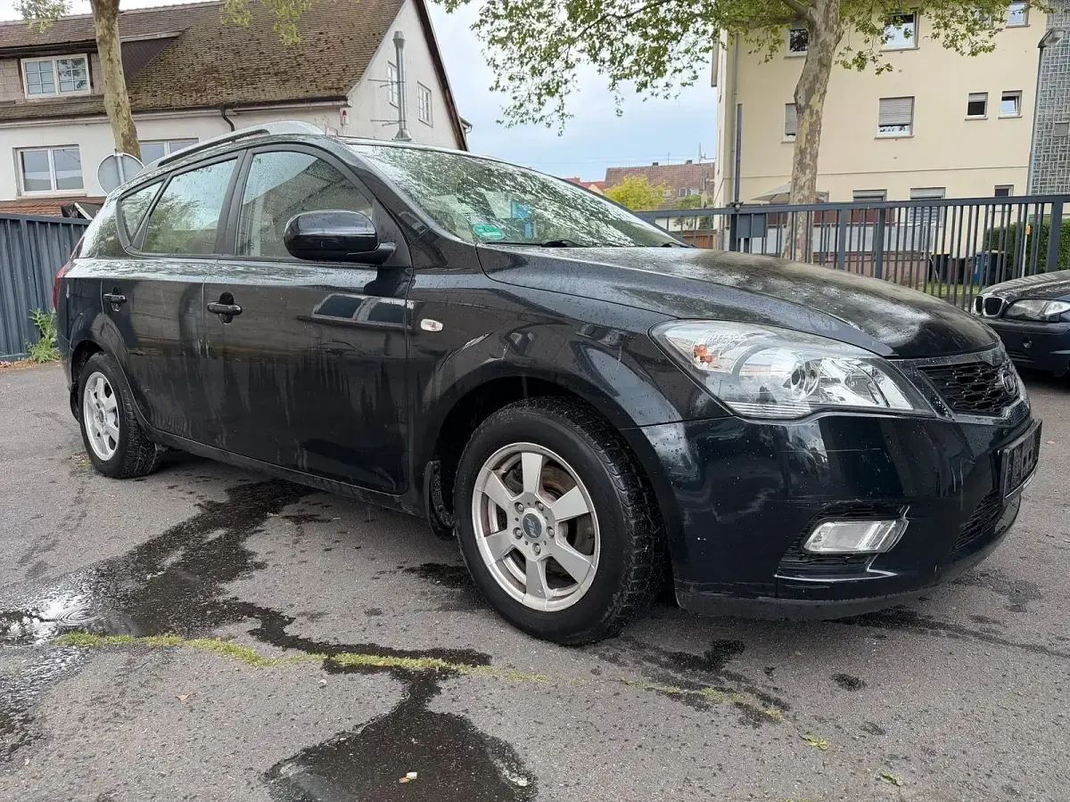 Używany Kia Ceed 90 KM (66 kW) 2009 Czarny Hatchback