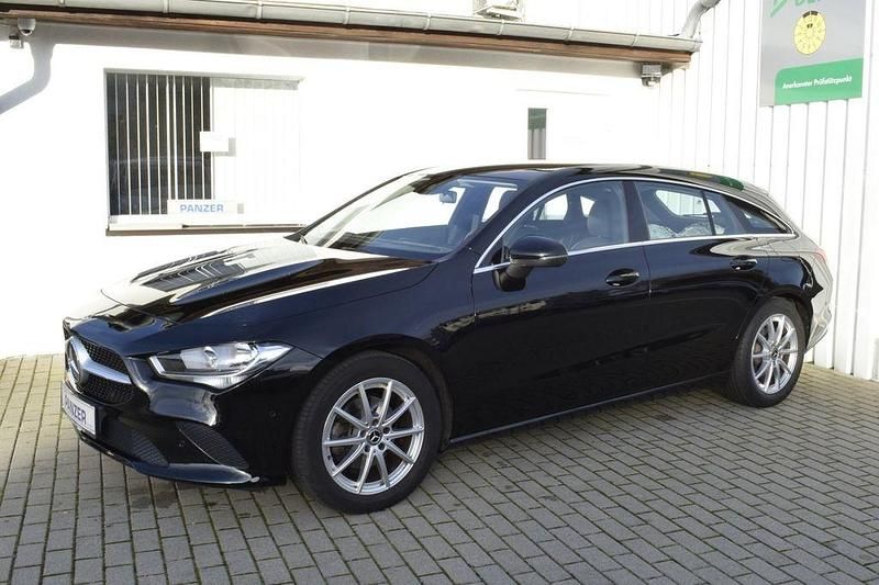 Schwarz Gebraucht 2023 Mercedes CLA180 Limousine | 23.490 € (Superpreis) - Bild 1/4