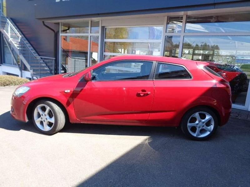 Second-hand Kia Ceed EX 143 CP (105 kW) 2008 Roșu Hatchback