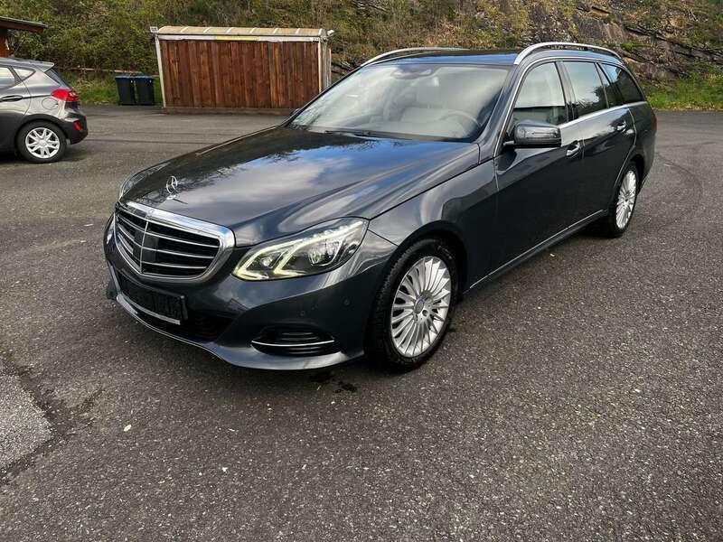 Grau Gebraucht 2013 Mercedes E200 Kombi | 9.500 € (Guter Preis) - Bild 1/4