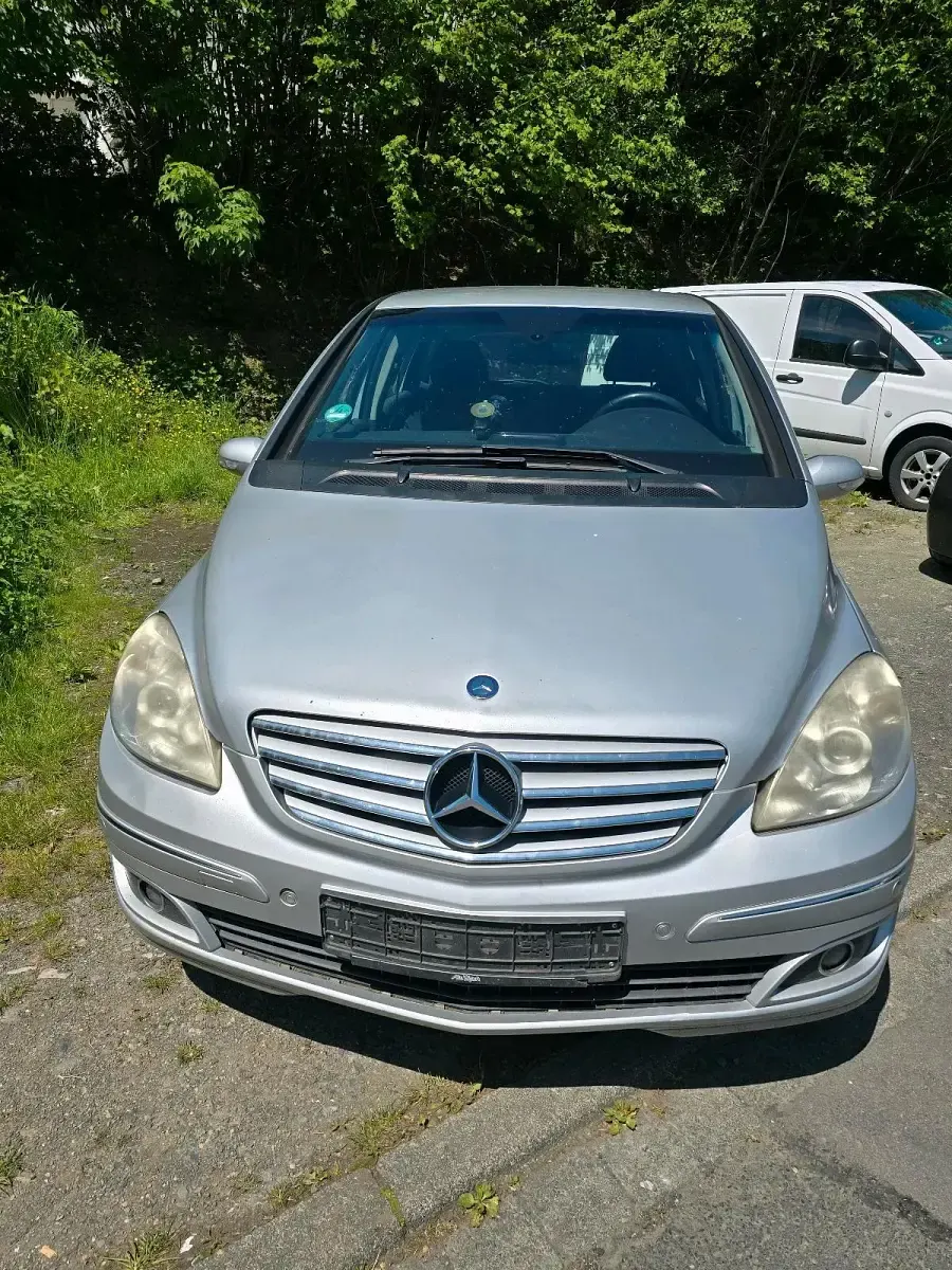 Gebraucht Mercedes B200 140 PS (102 kW) 2007 Silber Van / Kleinbus