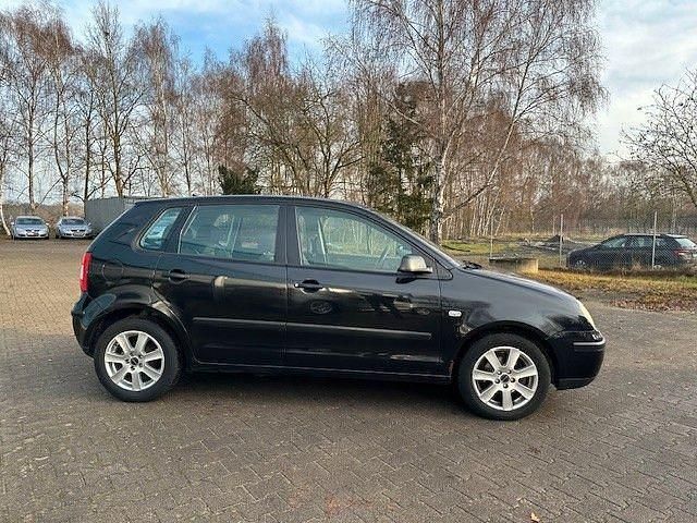 Gebraucht VW Polo 64 PS (47 kW) 2004 Schwarz Kleinwagen