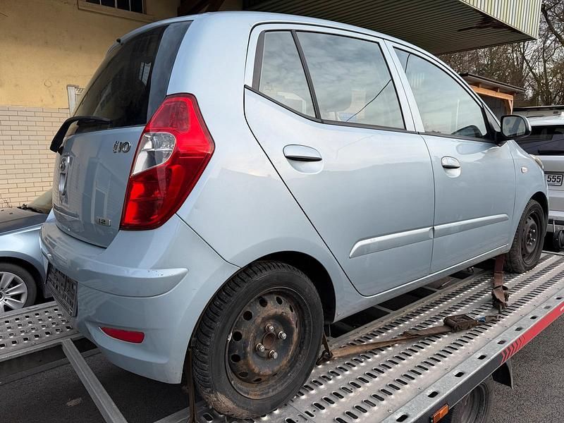 Gebraucht Hyundai i10 85 PS (62 kW) 2012 Blau Kleinwagen