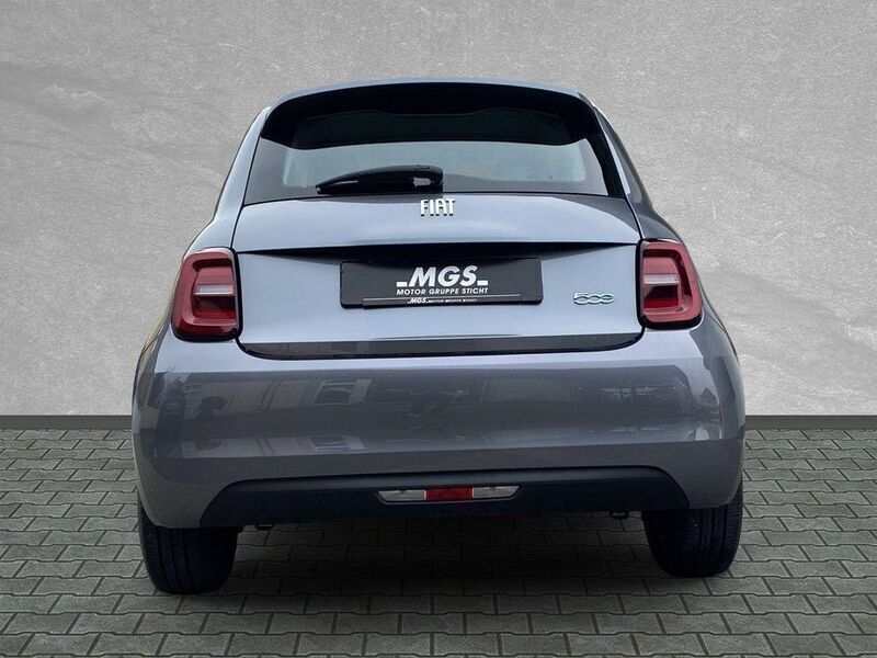 Gebraucht Fiat 500e Action 69 kW (95 PS) 2022 Mineralgrau (metalliclack.) Kleinwagen