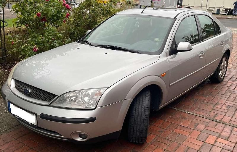 Silber Gebraucht 2002 Ford Mondeo Ghia Limousine | 1.650 € (Etwas zu teuer) - Bild 1/4