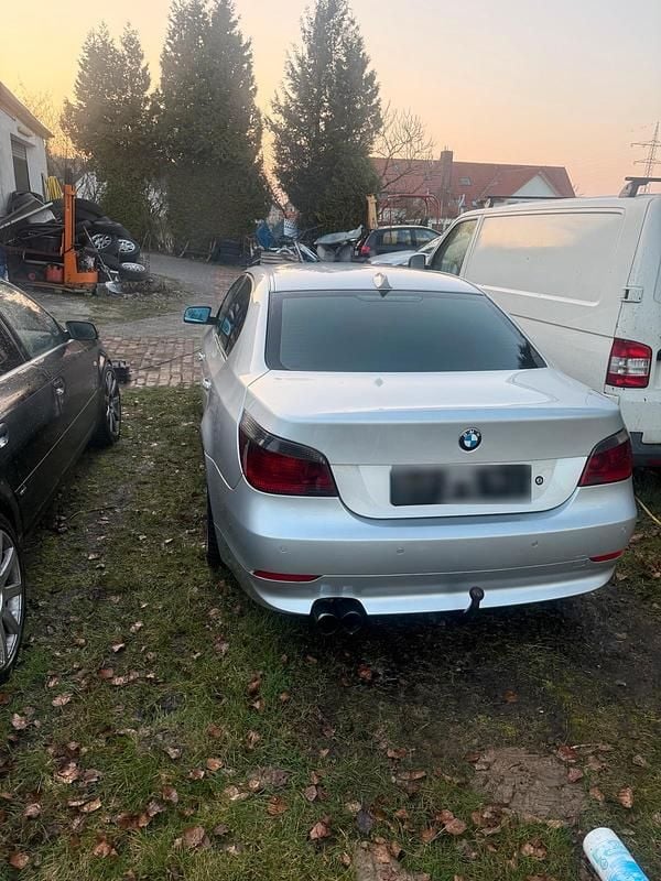 Gebraucht BMW 530 218 PS (160 kW) 2003 Silber Limousine