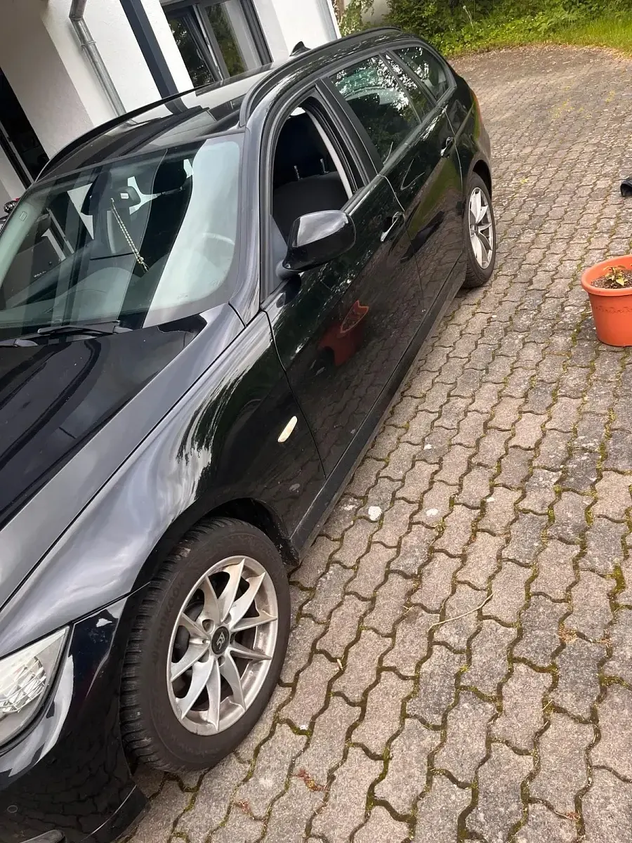 Używany BMW 320 184 KM (135 kW) 2010 Czarny Kombi