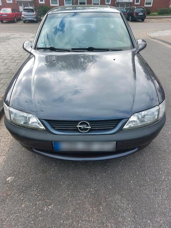 Usata Opel Vectra 1996 Viola Berlina