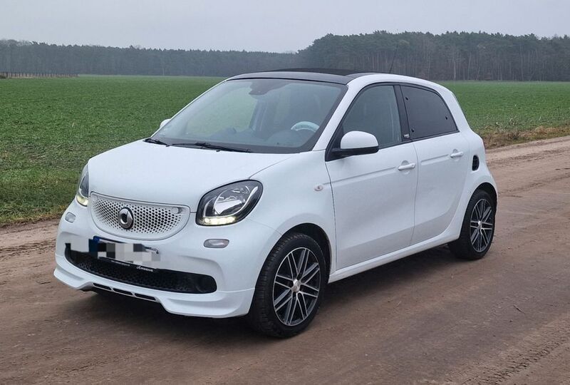 Schwarz Gebraucht 2019 Smart ForFour Brabus Kleinwagen | 18.900 € (Teuer) - Bild 1/4