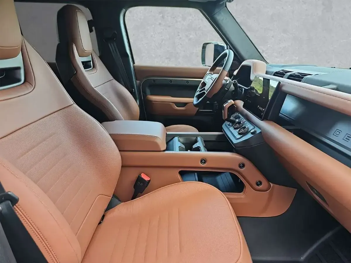 Occasion Land Rover Defender 643 ch (472 kW) 2025 Marron SUV