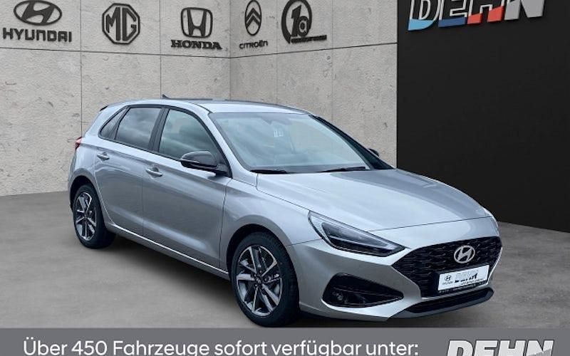 Silber Neu 2025 Hyundai i30 Advantage Limousine | 27.970 € (Etwas zu teuer) - Bild 1/4