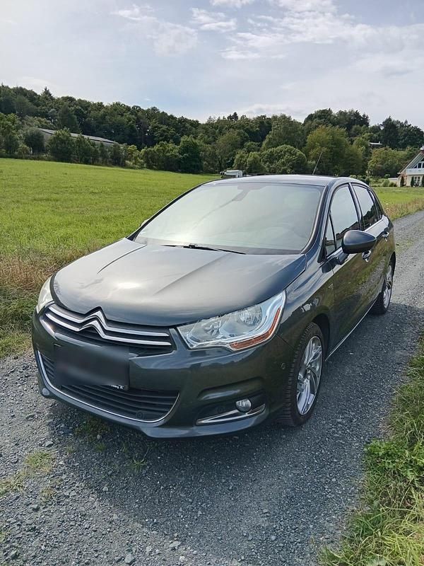 Grau Gebraucht 2013 Citroën C4 Exclusive Limousine | 3.999 € - Bild 1/4