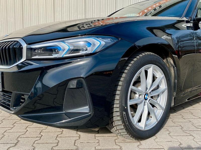 Gebraucht BMW 330 Sport Line 286 PS (210 kW) 2023 Schwarz Limousine