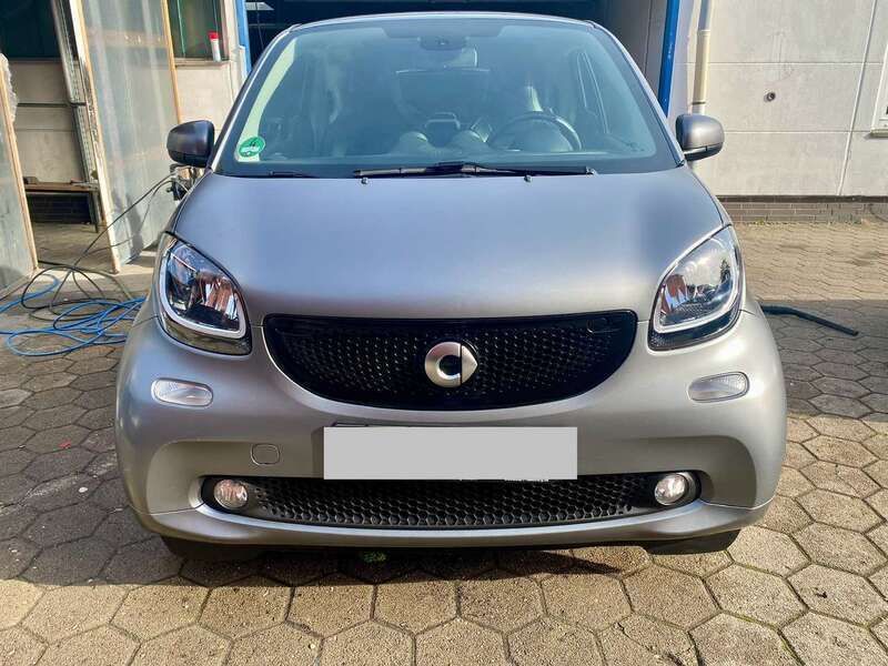 Grau Gebraucht 2017 Smart ForTwo Coupé Basis Kleinwagen | 14.490 € (Etwas zu teuer) - Bild 1/4
