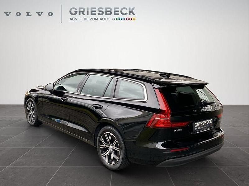 Gebraucht Volvo V60 Core 197 PS (144 kW) 2022 Schwarz Kombi