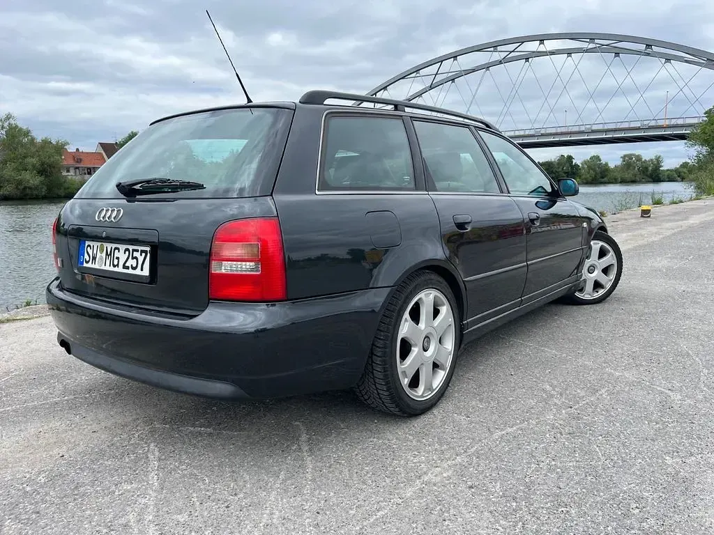 Gebraucht Audi S4 Basis 265 PS (194 kW) 1999 Schwarz Kombi