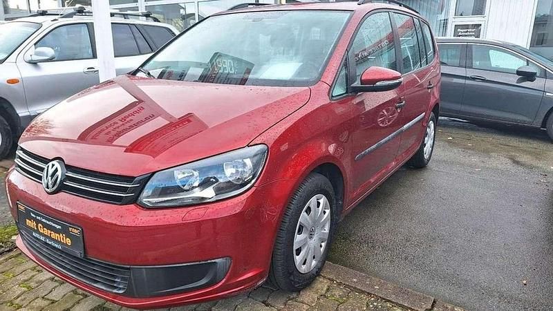 Rot Gebraucht 2013 VW Touran Comfortline Van / Kleinbus | 11.980 € (Teuer) - Bild 1/4
