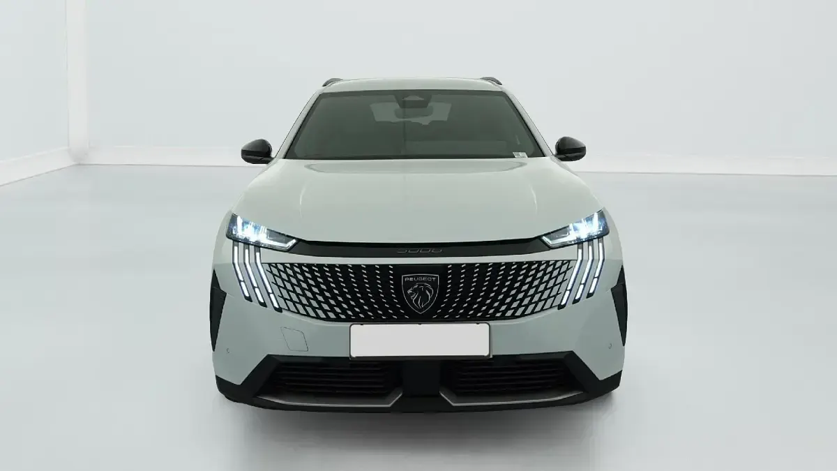 Gebraucht Peugeot 5008 Allure 136 PS (100 kW) 2025 Blanc okenite SUV