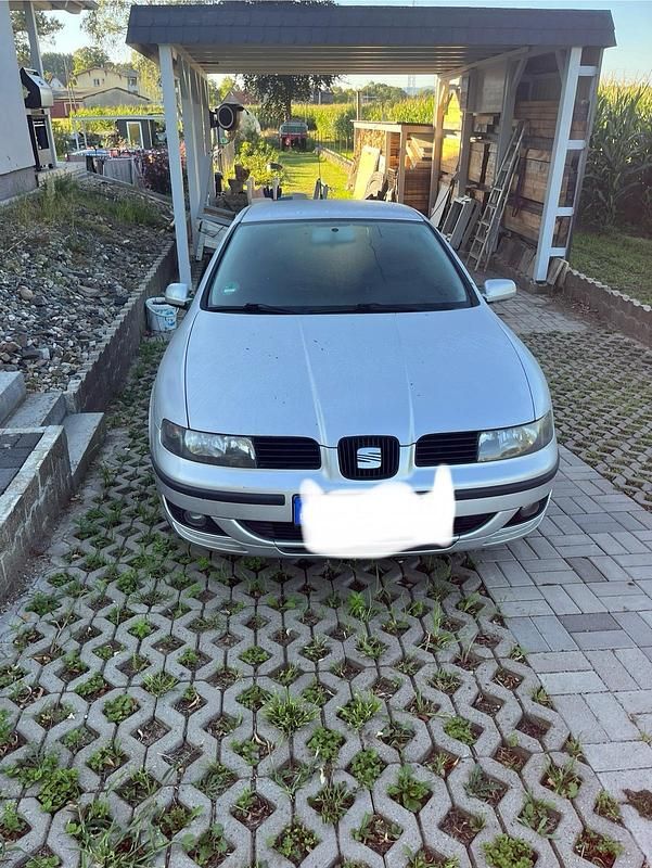 Grau Gebraucht 2002 Seat Leon Kleinwagen | 800 € (Superpreis) - Bild 1/4
