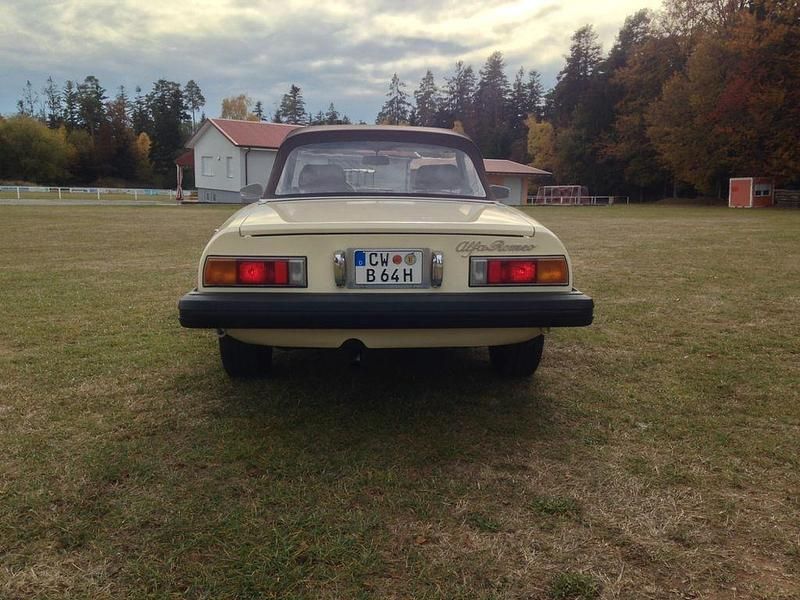 Gebraucht Alfa Romeo Spider 116 PS (85 kW) 1982 Beige Cabrio