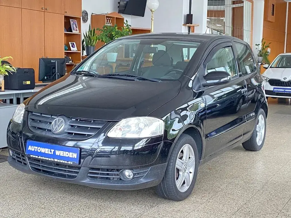 Gebraucht VW Fox Style 54 PS (39 kW) 2010 Schwarz Kleinwagen