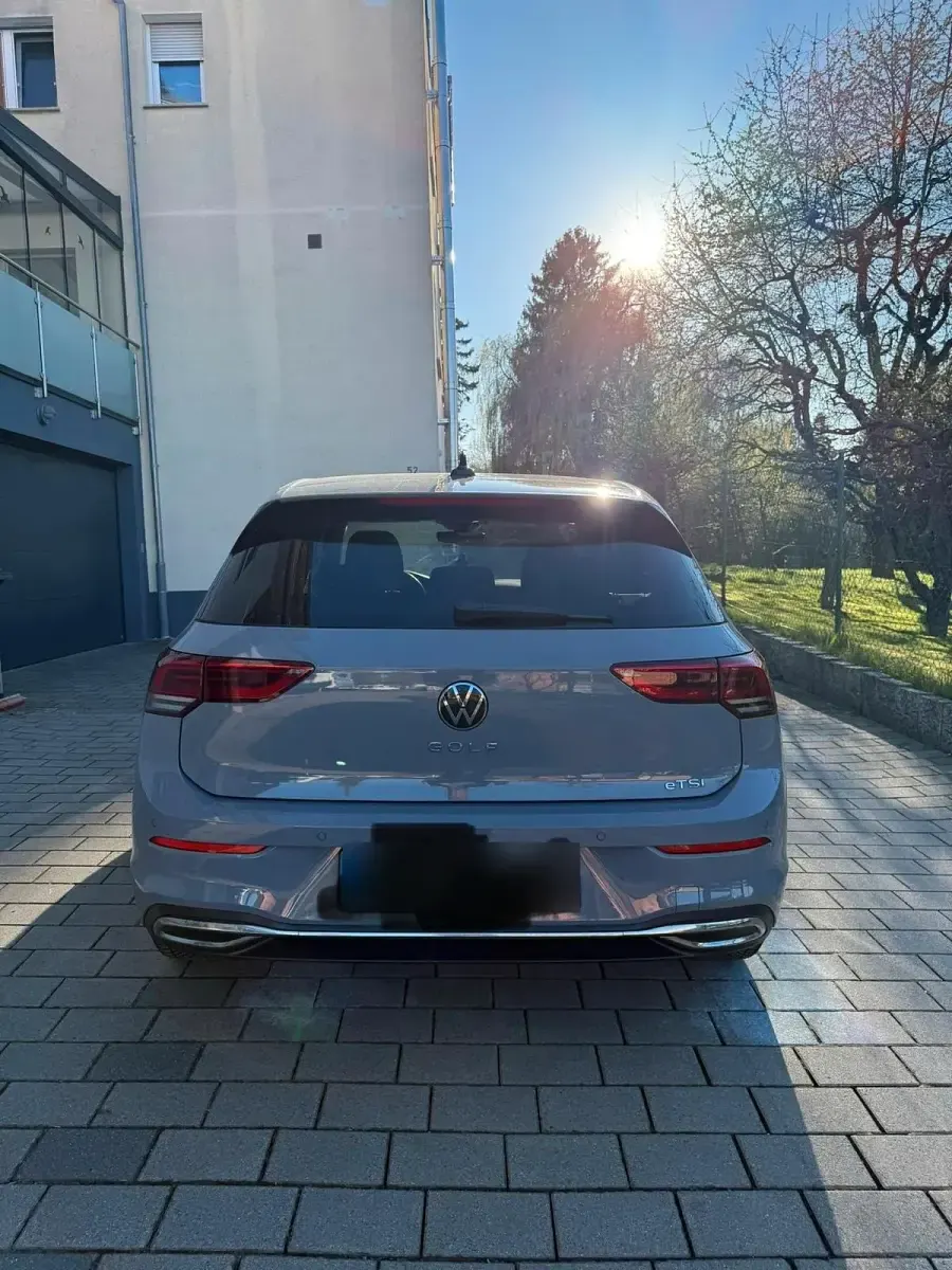 Gebraucht VW Golf VIII 110 PS (80 kW) 2023 Grau Kleinwagen