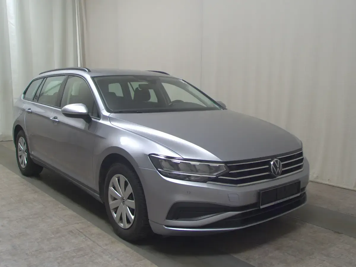 Second-hand VW Passat 150 CP (110 kW) 2023 Argintiu Break