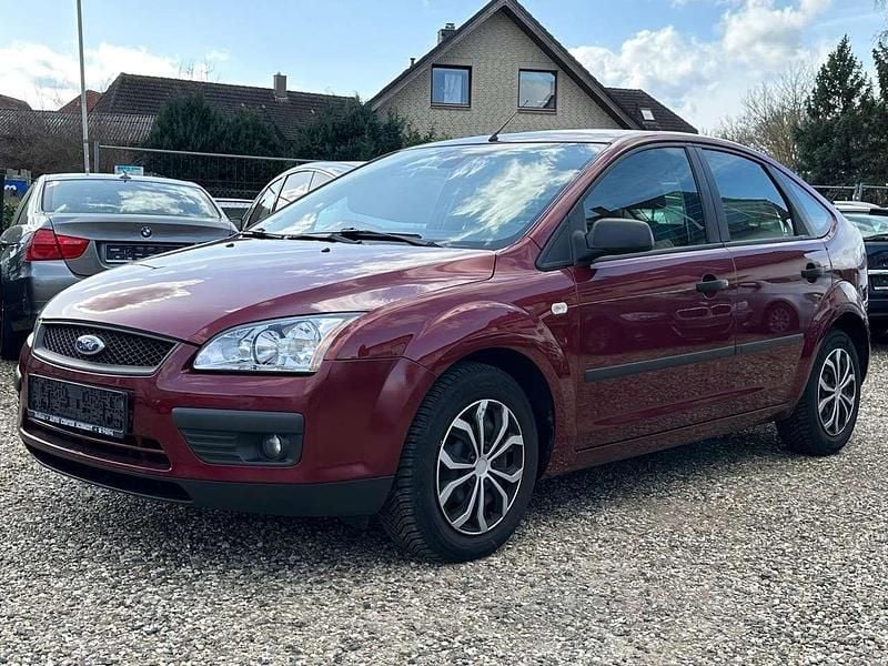 Gebraucht Ford Focus Trend 101 PS (74 kW) 2005 Amarenarot metallic Kleinwagen