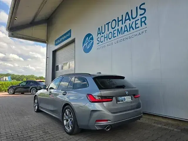 Gebraucht BMW 330 Sport Line 286 PS (210 kW) 2023 Grau Limousine