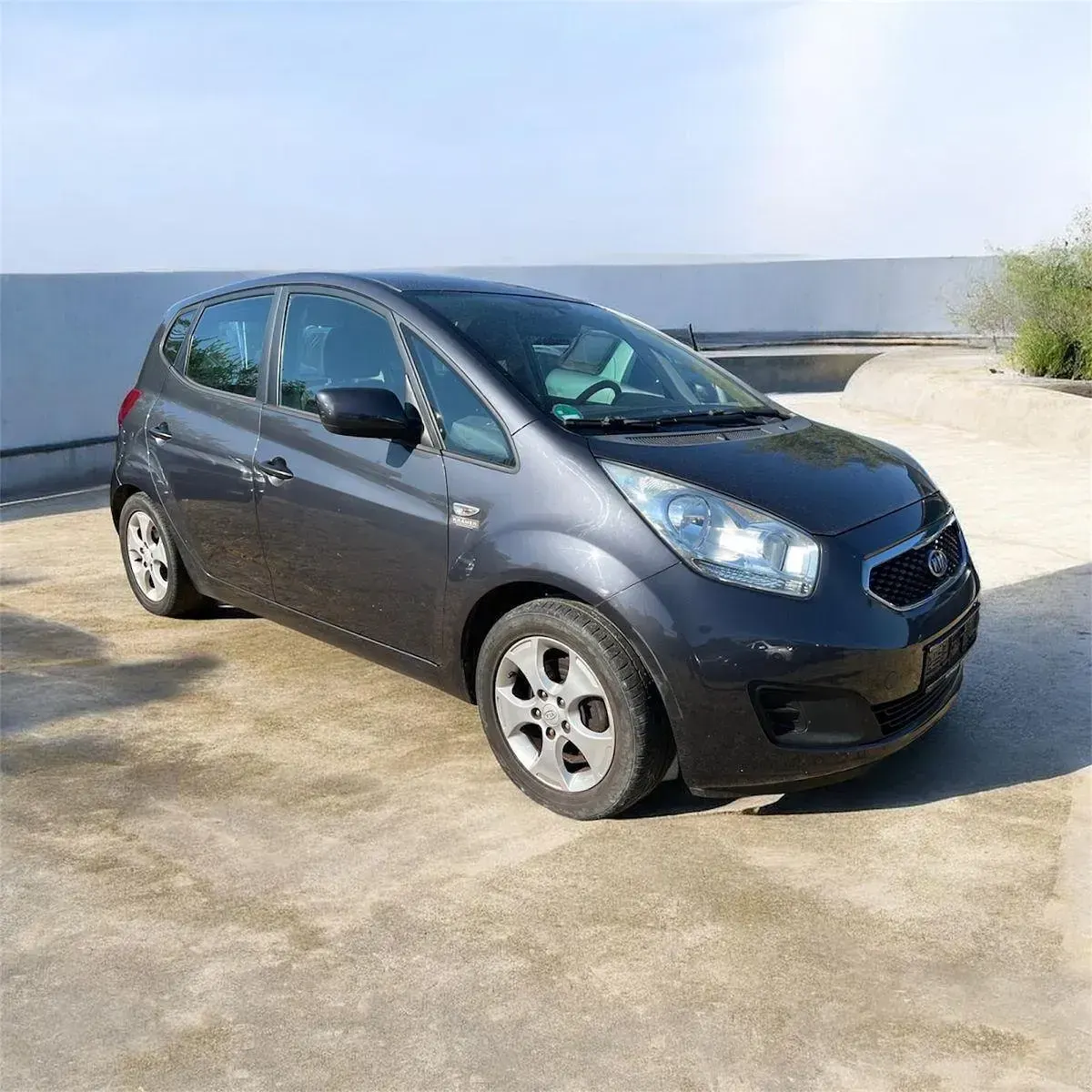 Gebraucht Kia Venga Attract 90 PS (66 kW) 2012 Grau Kleinwagen