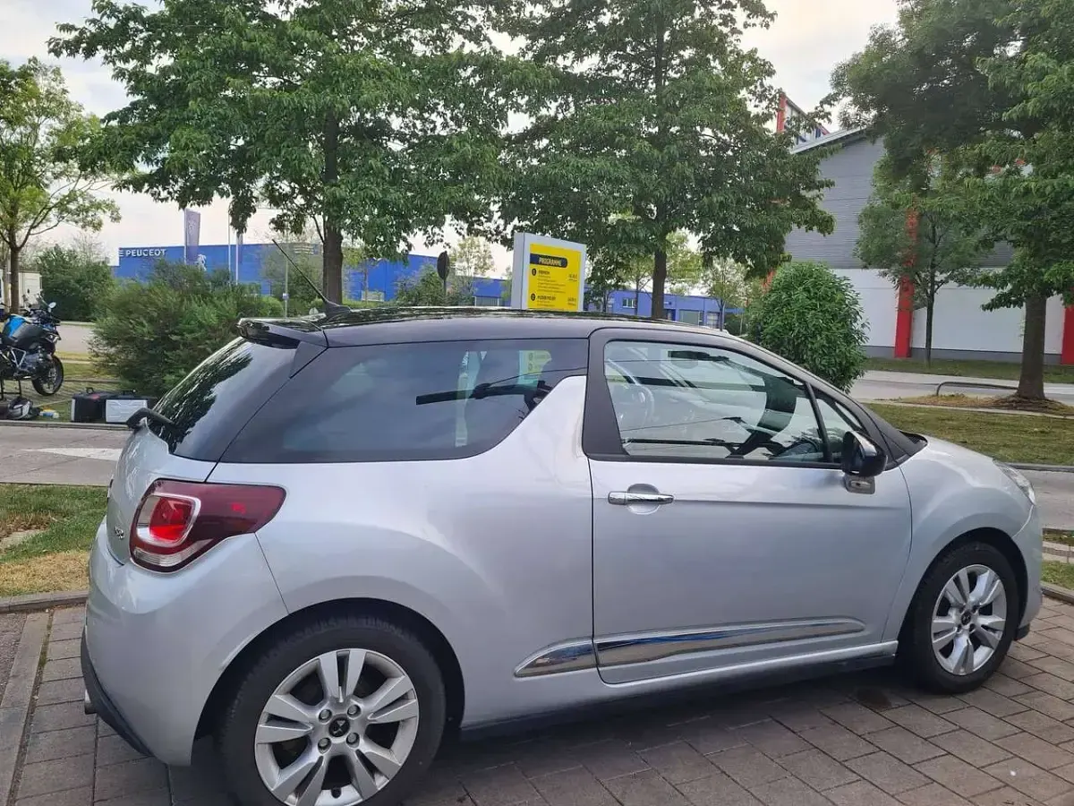 Gebraucht Citroën DS3 PureTech 110 PS (80 kW) 2015 Grau Limousine