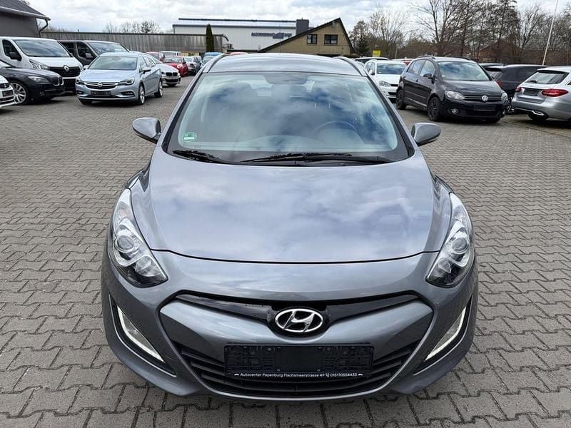Gebraucht Hyundai i30 Trend 110 PS (80 kW) 2012 Grau Kombi