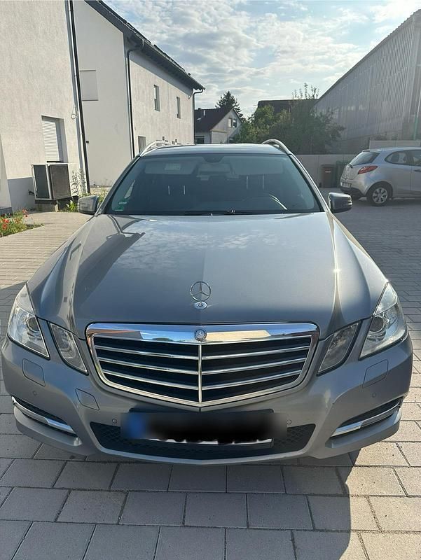 Grau Gebraucht 2011 Mercedes E220 Avantgarde Kombi | 9.900 € (Fairer Preis) - Bild 1/4