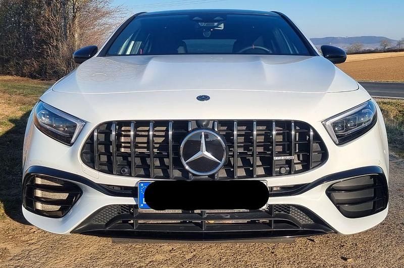 Weiß Gebraucht 2020 Mercedes CLA45 AMG Shooting Brake AMG Kombi | 50.700 € (Teuer) - Bild 1/4