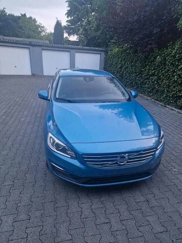 Gebraucht Volvo V60 120 PS (88 kW) 2017 Blau Kombi