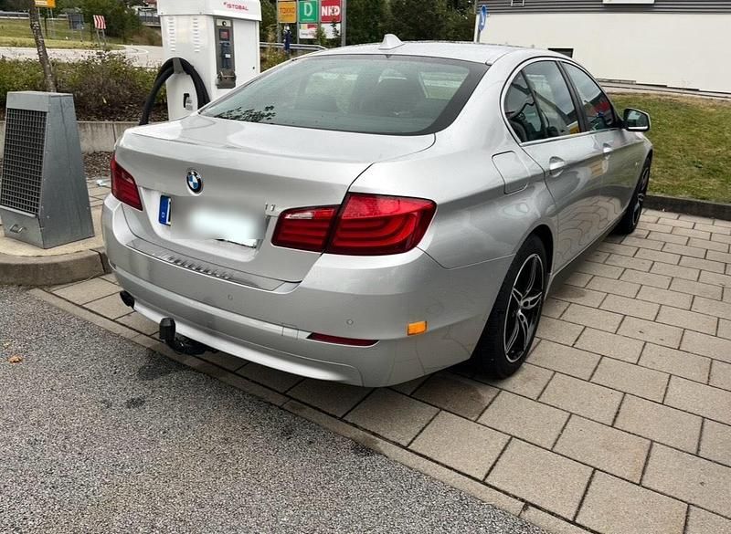 Silber Gebraucht 2010 BMW 523 Limousine | 7.990 € (Guter Preis) - Bild 1/4