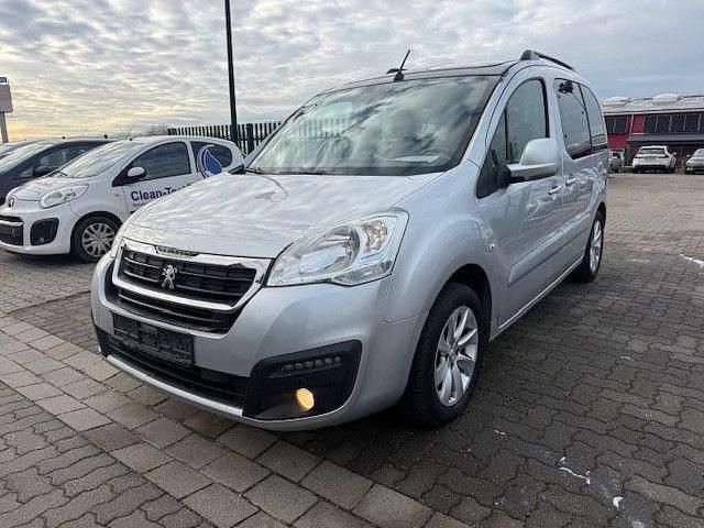 Gebraucht Peugeot Partner Tepee Allure 110 PS (80 kW) 2017 Silber Van / Kleinbus