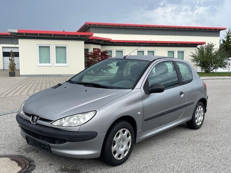 Grau Gebraucht 2003 Peugeot 206 | 790 € (Guter Preis) - Bild 1/4