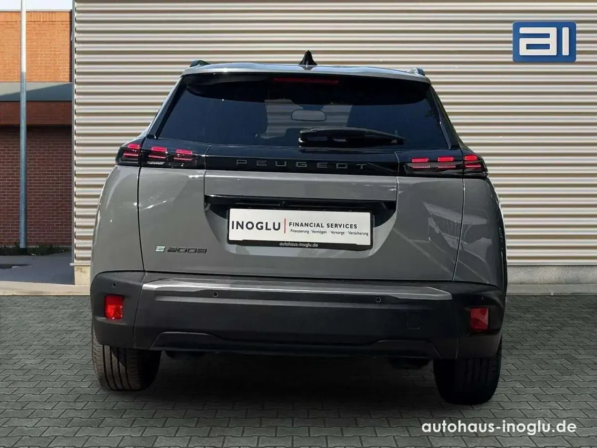 Gebraucht Peugeot e-2008 Allure 114 kW (156 PS) 2025 Seleniumgrau metalliclackier SUV