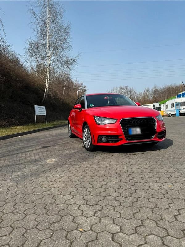 Gebraucht Audi A1 Admired 86 PS (63 kW) 2012 Rot Kleinwagen