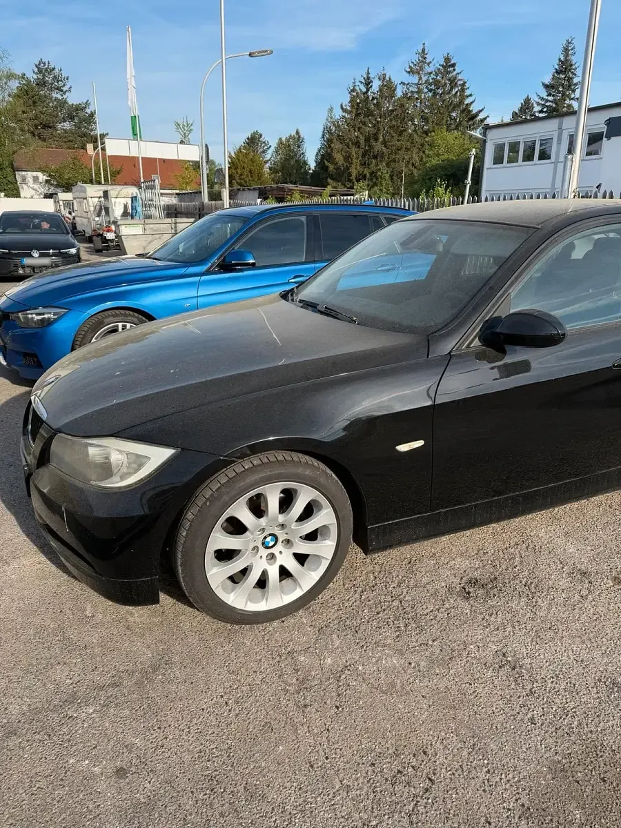 Gebraucht BMW 318 143 PS (105 kW) 2008 Schwarz Limousine
