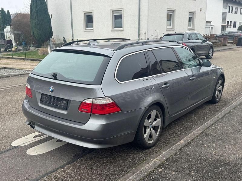 Gebraucht BMW 525 Exclusive 197 PS (144 kW) 2009 Grau Kombi